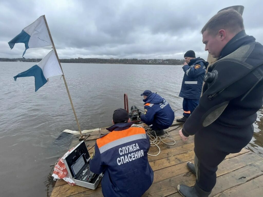 Костромские спасатели опустились на дно