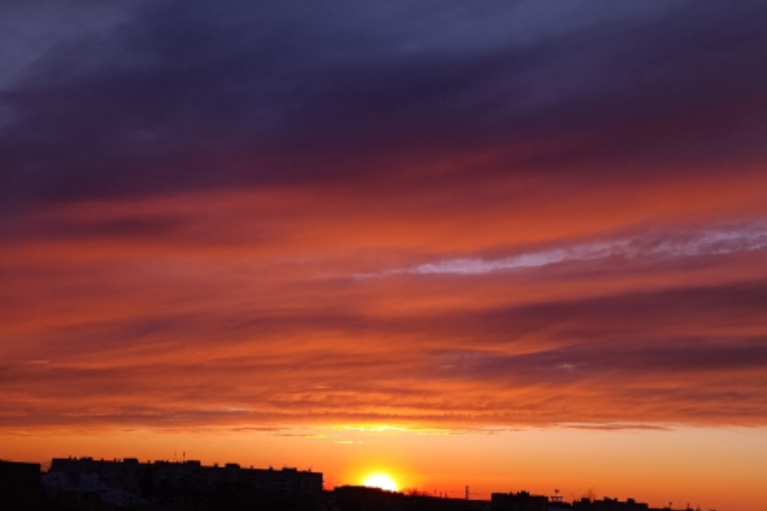 Костромичи делятся фотографиями невероятно красивого вечернего апрельского неба