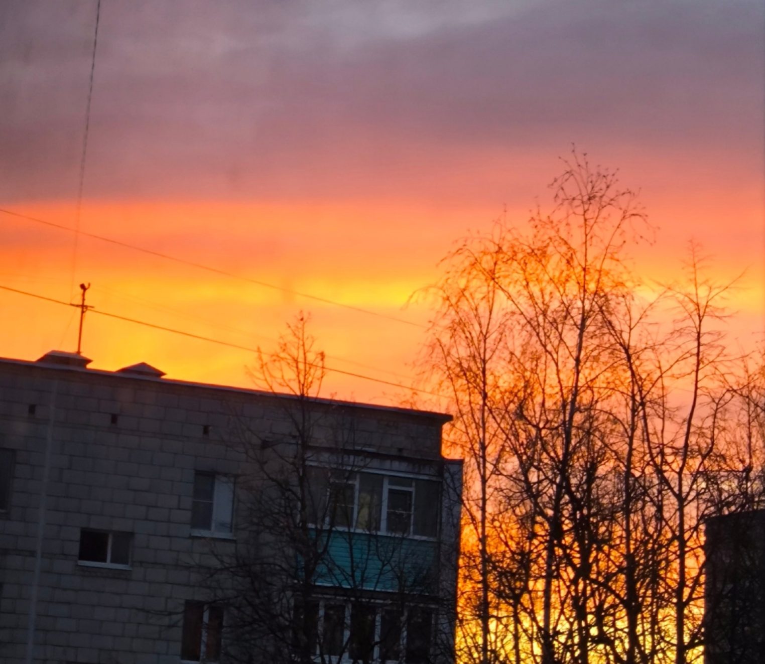 Костромичи делятся фотографиями невероятно красивого вечернего апрельского неба