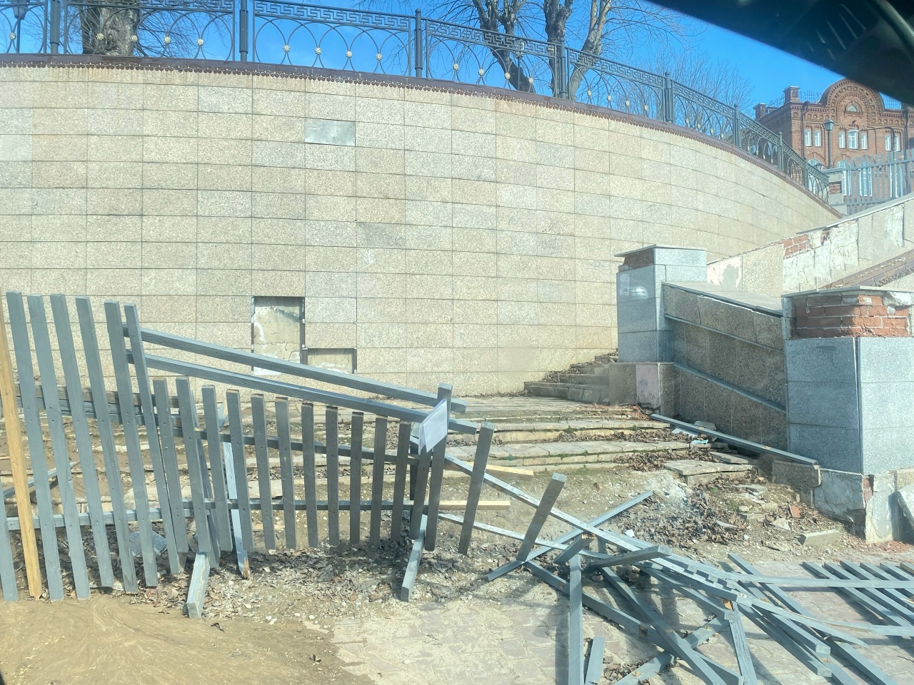 Красивейшая улица Костромы выглядит как заброшка