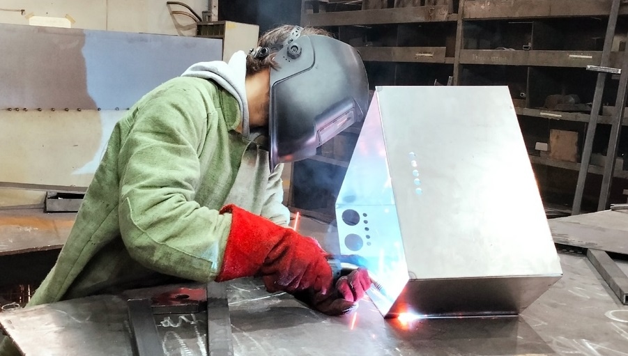 Почти половину костромичей на работе встречают по одежке