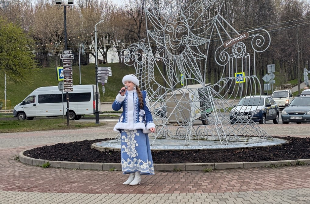 Кострома встретила первый круизный теплоход песнями и плясками
