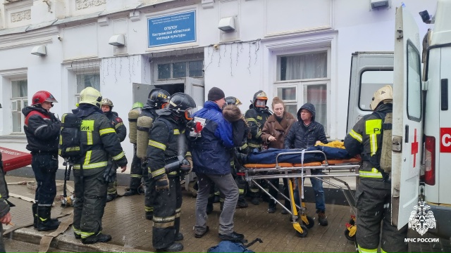 В Костроме тушили пожар с театральным размахом