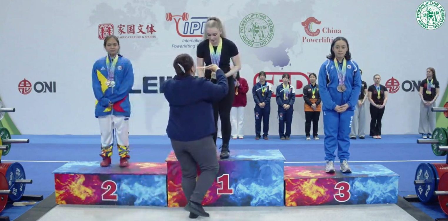 Виктория Шкарина из Костромской области взяла золото чемпионата Азии по пауэрлифтингу