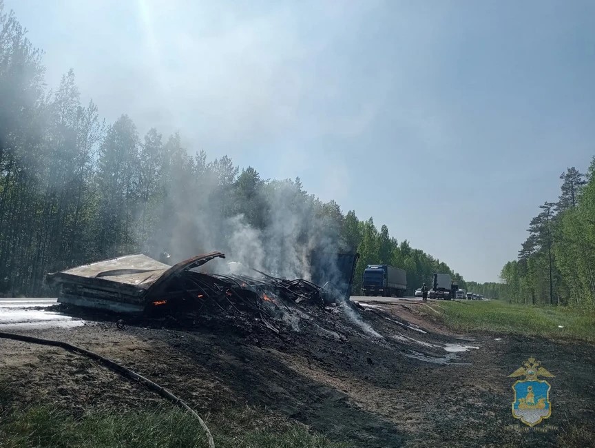 На федеральной трассе в Костромской области вспыхнула фура
