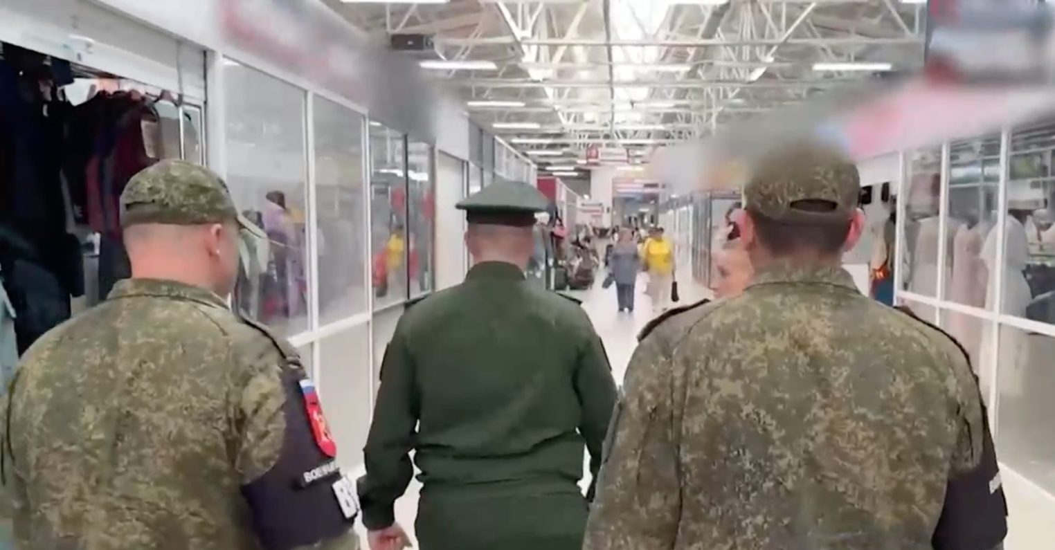 В костромских ТЦ продолжают искать новых граждан России, не вставших на воинский учет