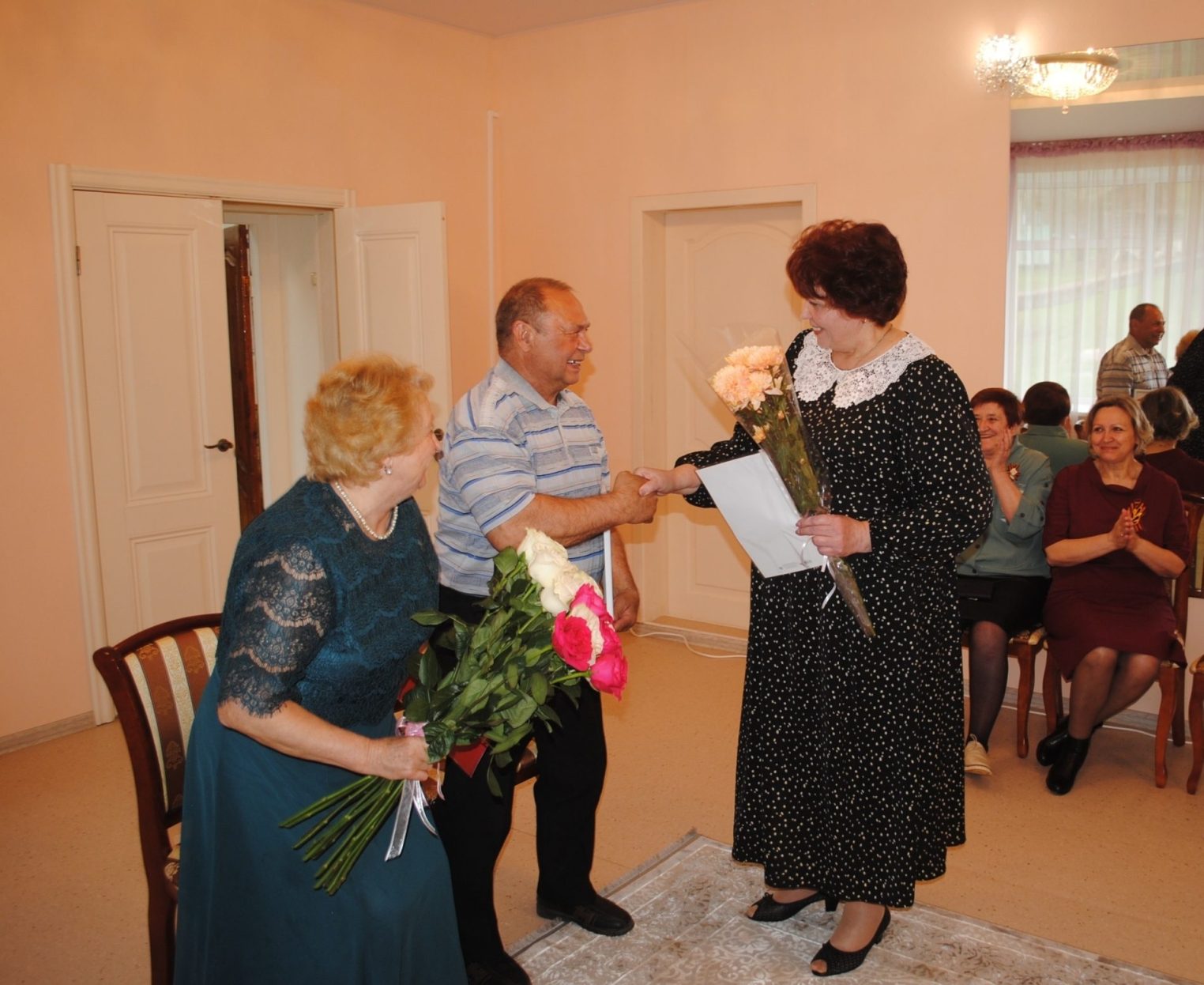 Под Костромой отметили золотую свадьбу супругов с 76-летним педагогическим стажем