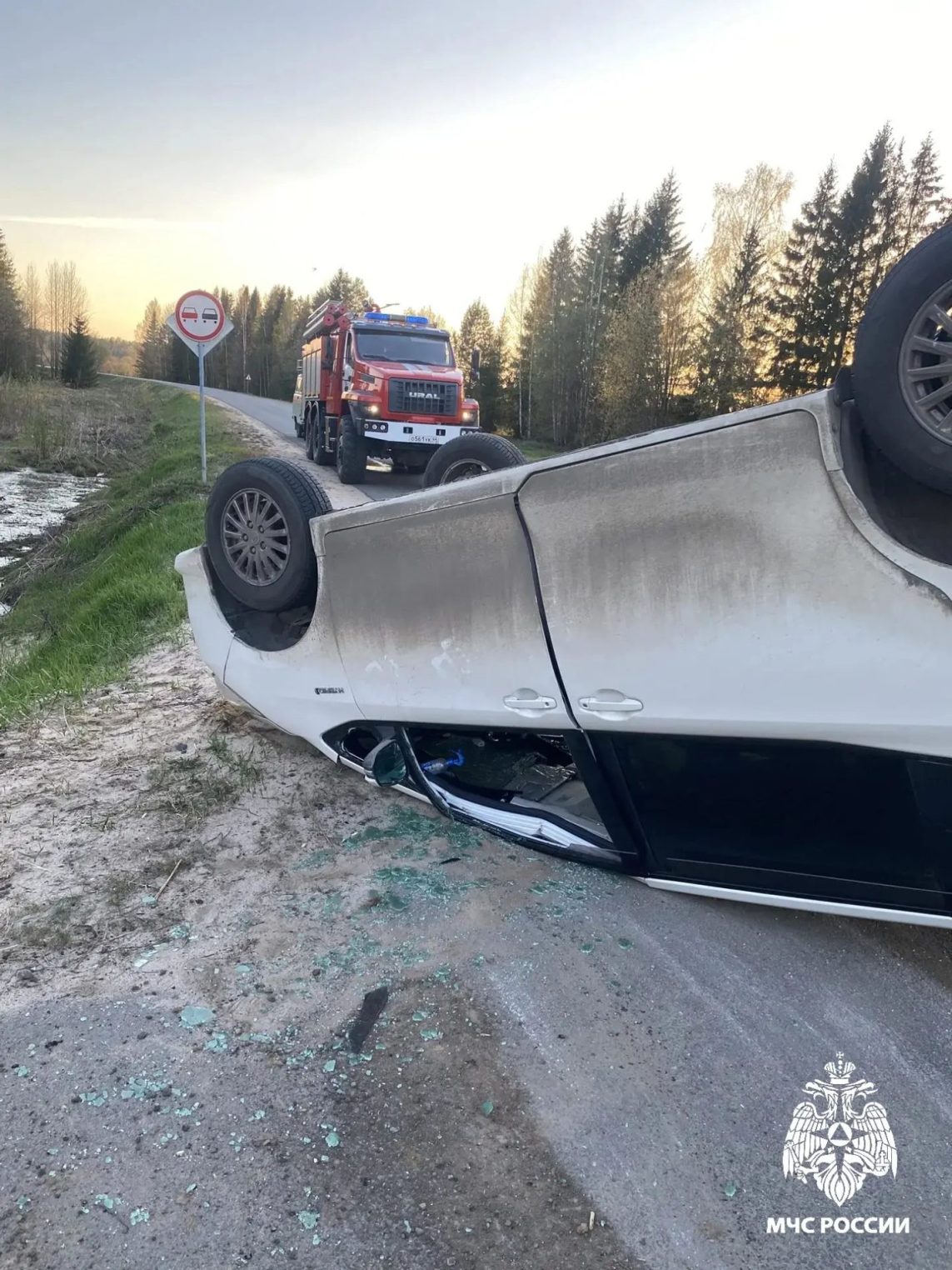 Под Шарьей водителя опрокинувшейся машины спасла рубашка