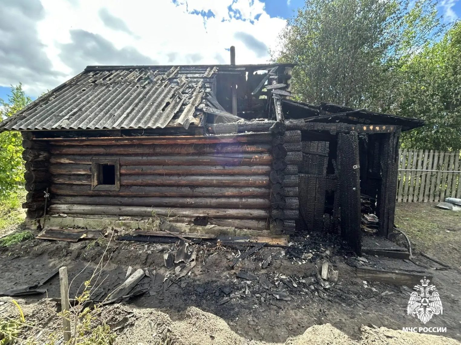 Две бани, гараж и цех горели в разных районах Костромской области