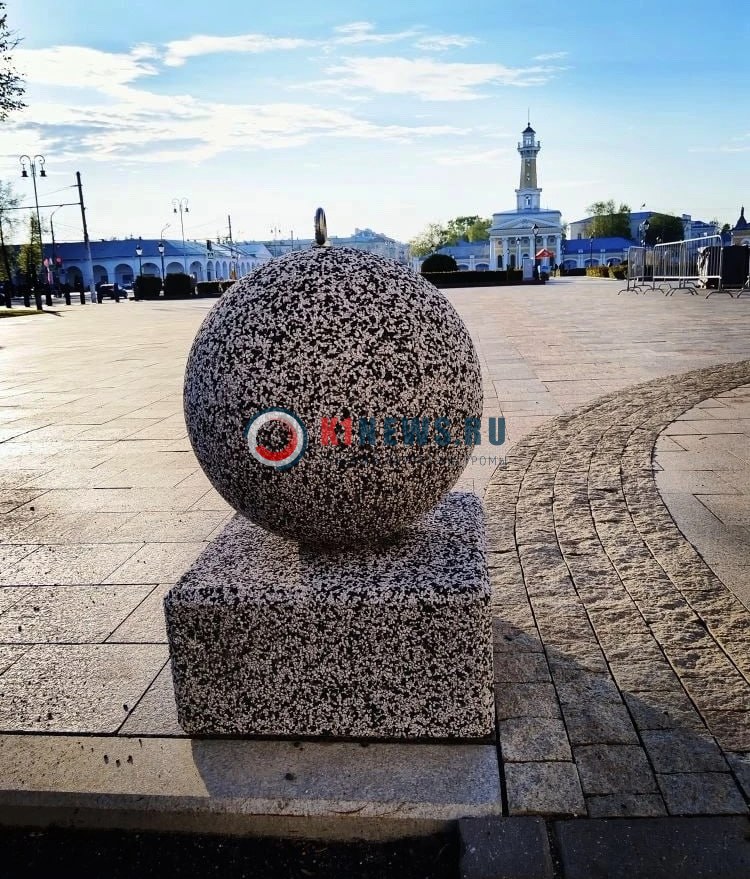 В центре Костромы появились загадочные шары — горожане уже строят теории