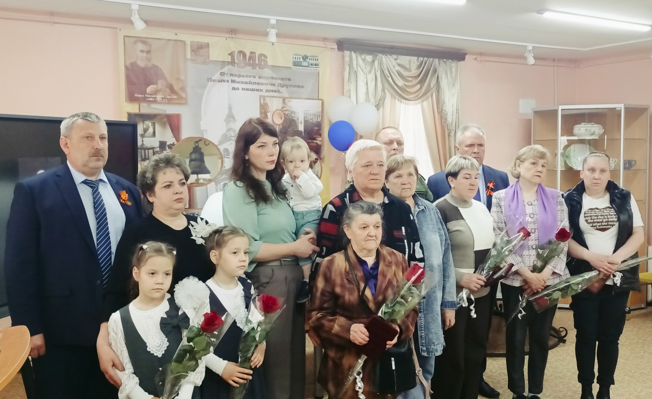 В Буе родным погибших бойцов СВО вручили ордена Мужества
