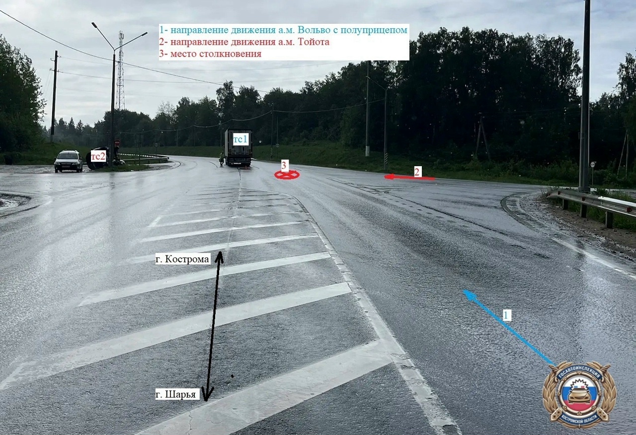 Под Костромой пенсионер угробил свою "Тойоту" о грузовик