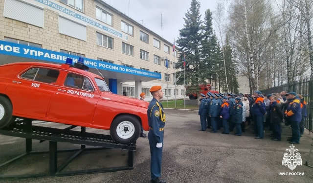 Памятник пожарной машине открылся в Костроме