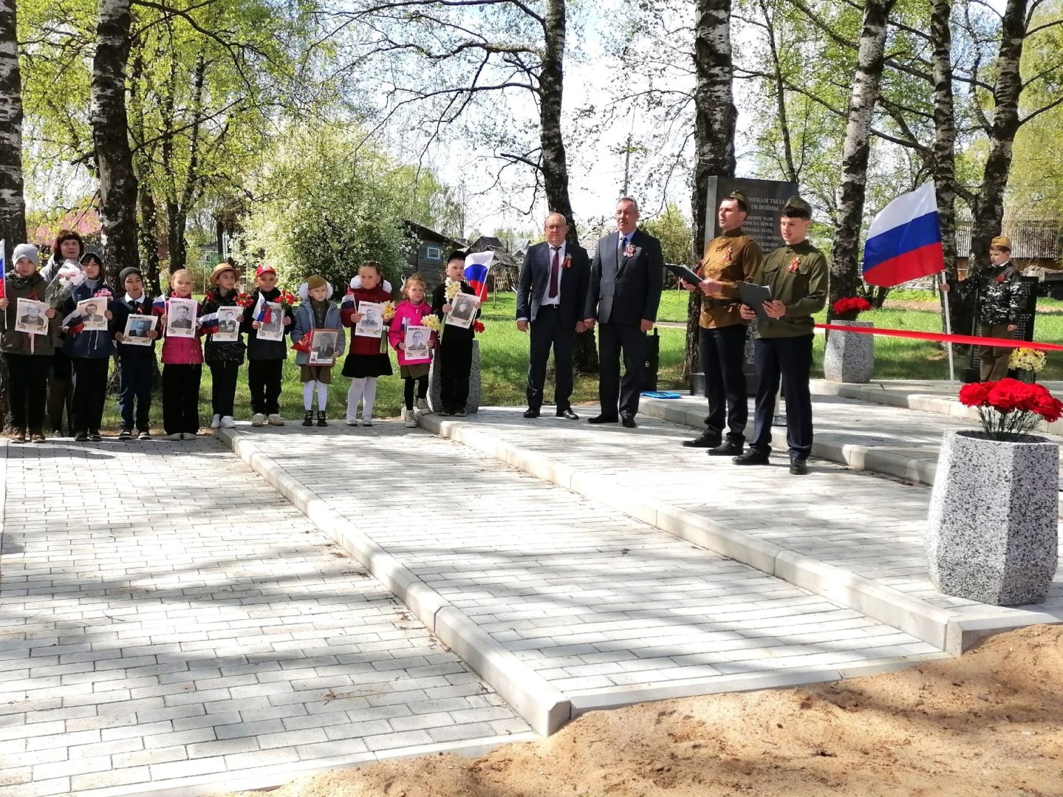 Народная память в камне: в селе под Костромой открыли мемориал героям войны