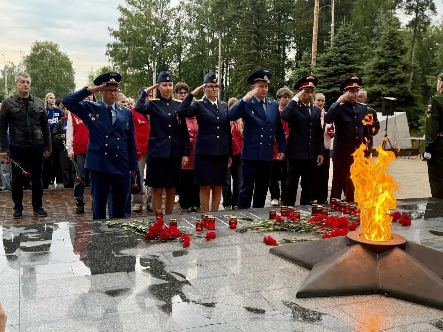 Кострома встретила рассвет 22 июня акцией «Свеча памяти»