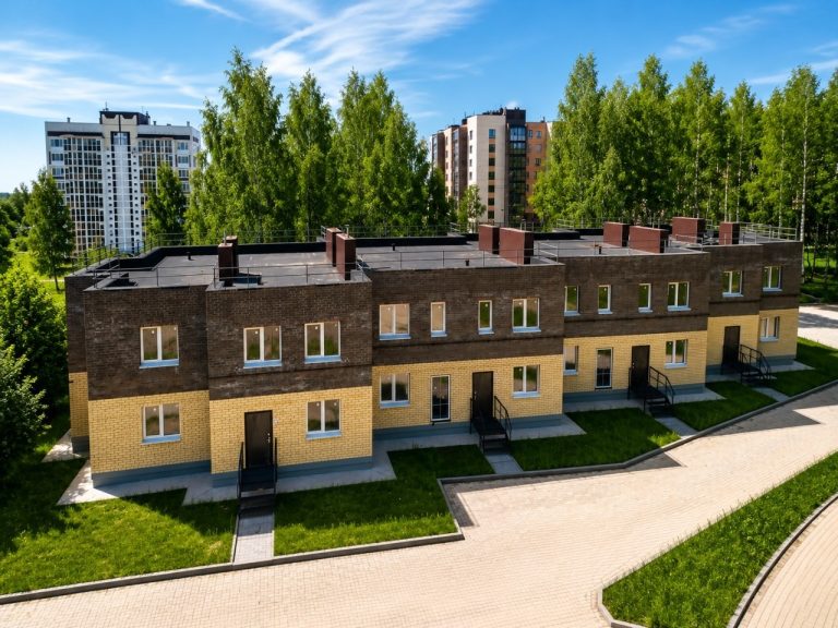 Клубный дом «Лесной» — 8 таунхаусов в обжитом районе Костромы