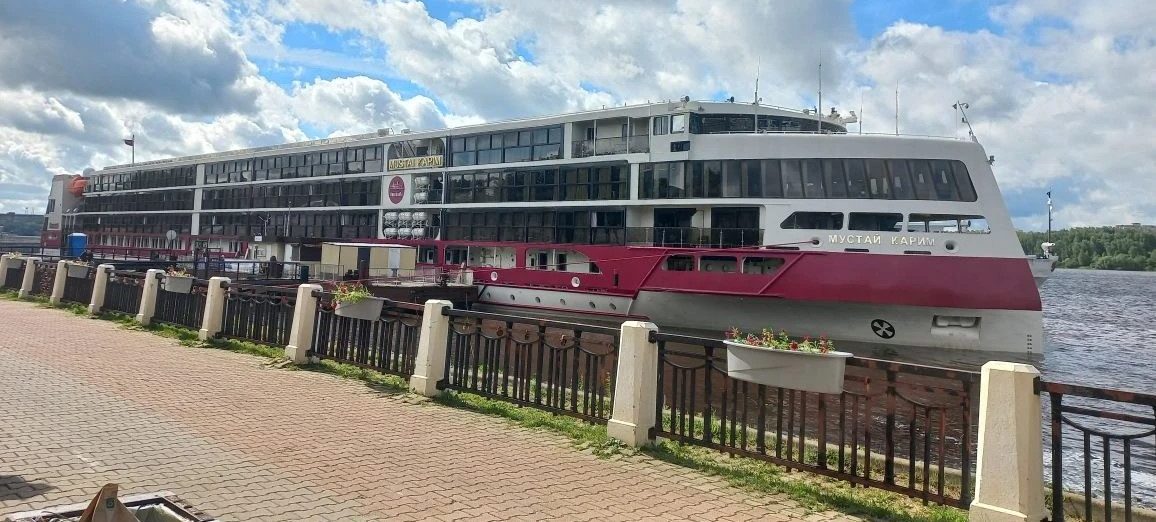 Пятизвездочный отель причалил к Костроме: показываем, как выглядит изнутри дорогущий теплоход Мустай Карим