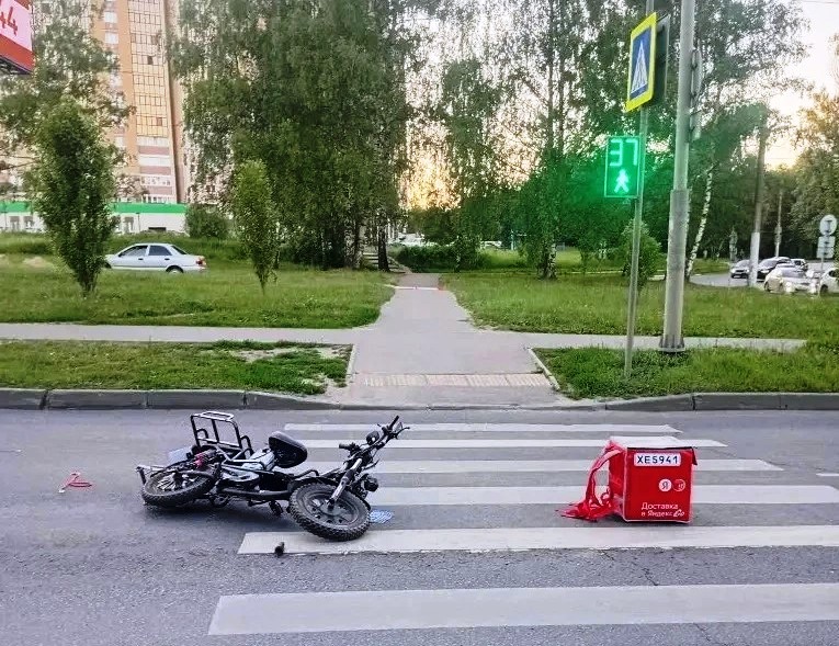 В Костроме сбили подростка на электросамокате