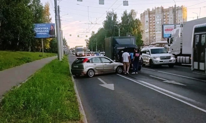 В Костроме сбили подростка на электросамокате