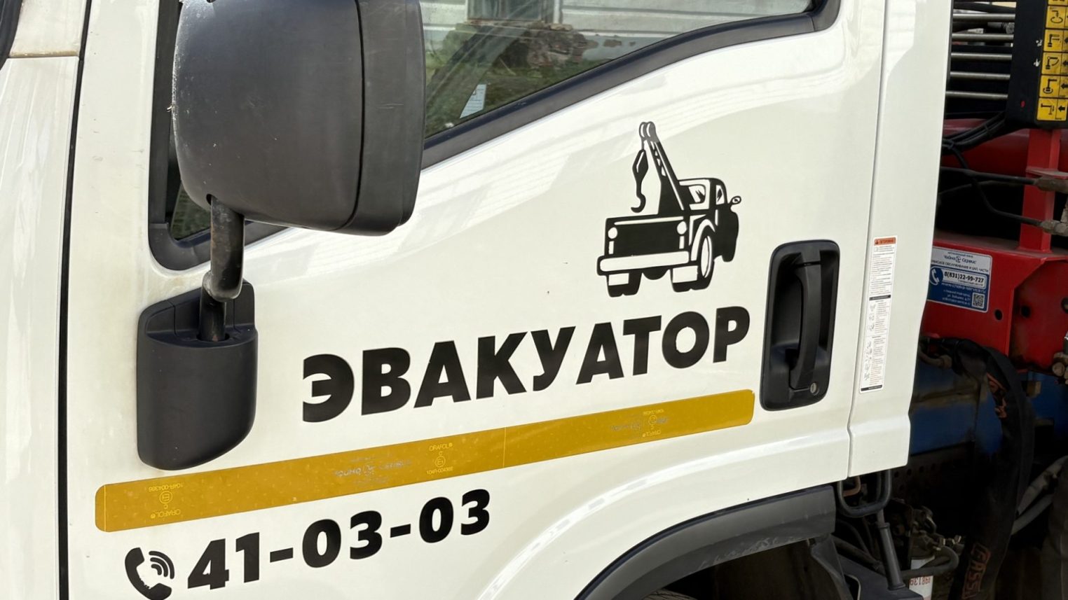 Костромские дворы принялись активно зачищать от забытых автомобилей