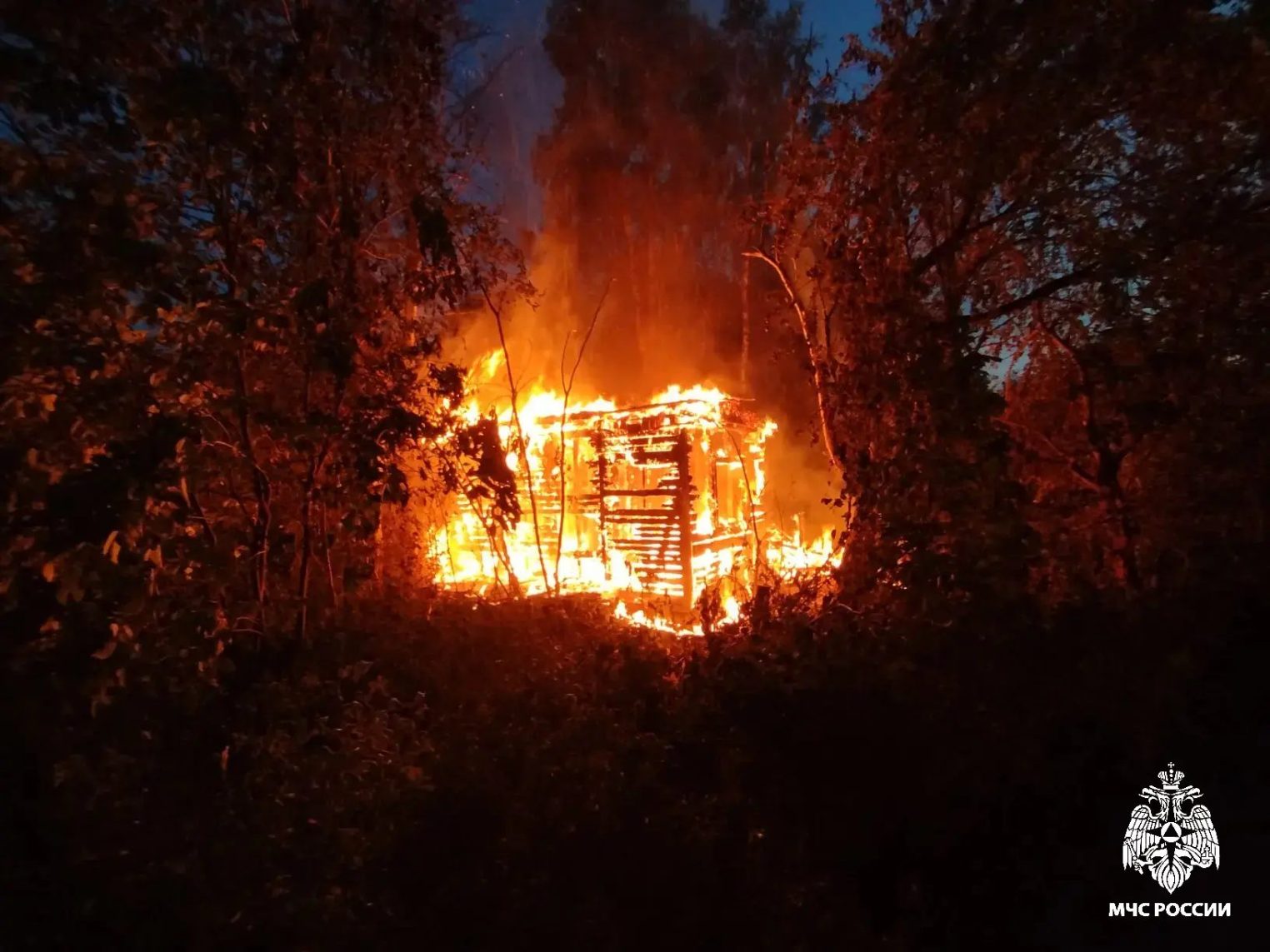 В разных районах Костромской области за сутки сгорели две заброшки