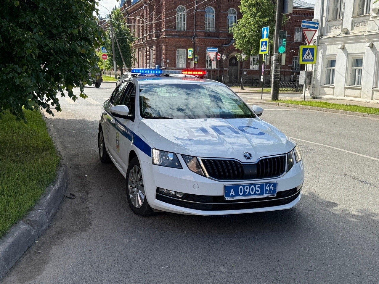 В Костромской области обезвредить пьяного таксиста помогли сами пассажиры