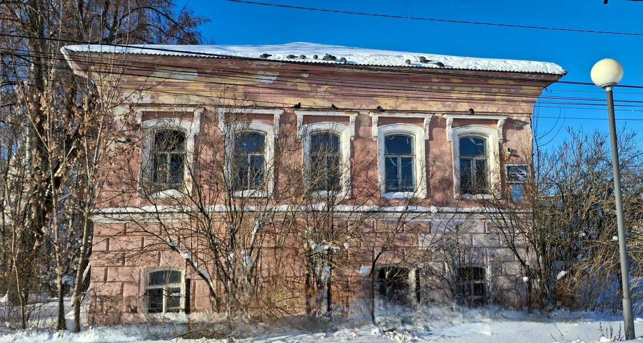 Старинный особняк в костромском райцентре уйдет с молотка за рубль