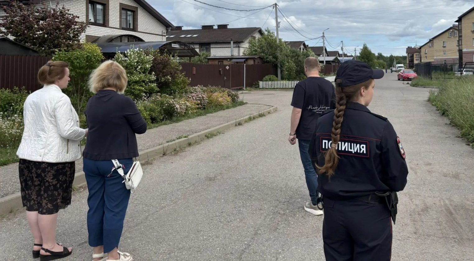 Венецианских собак в Костроме облачили в намордники и заставили убрать за собой