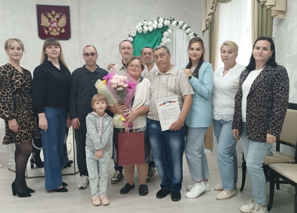 Отметили полвека в ЗАГСе: история любви семьи Ульяновых из Шарьи