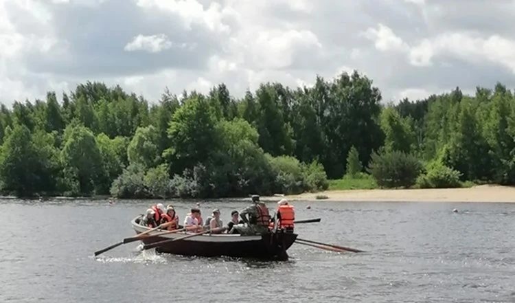 Юных моряков отправили в поход под присмотром спасателей