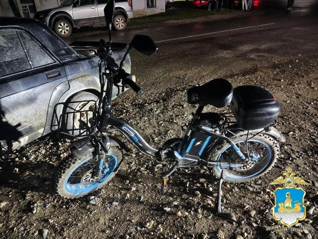 В Костромской области подростки на электровелосипеде попали в аварию с ВАЗом
