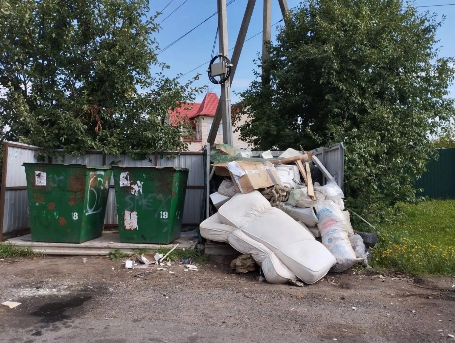 В Костроме регоператору дали сутки на очистку контейнерных площадок от мусора