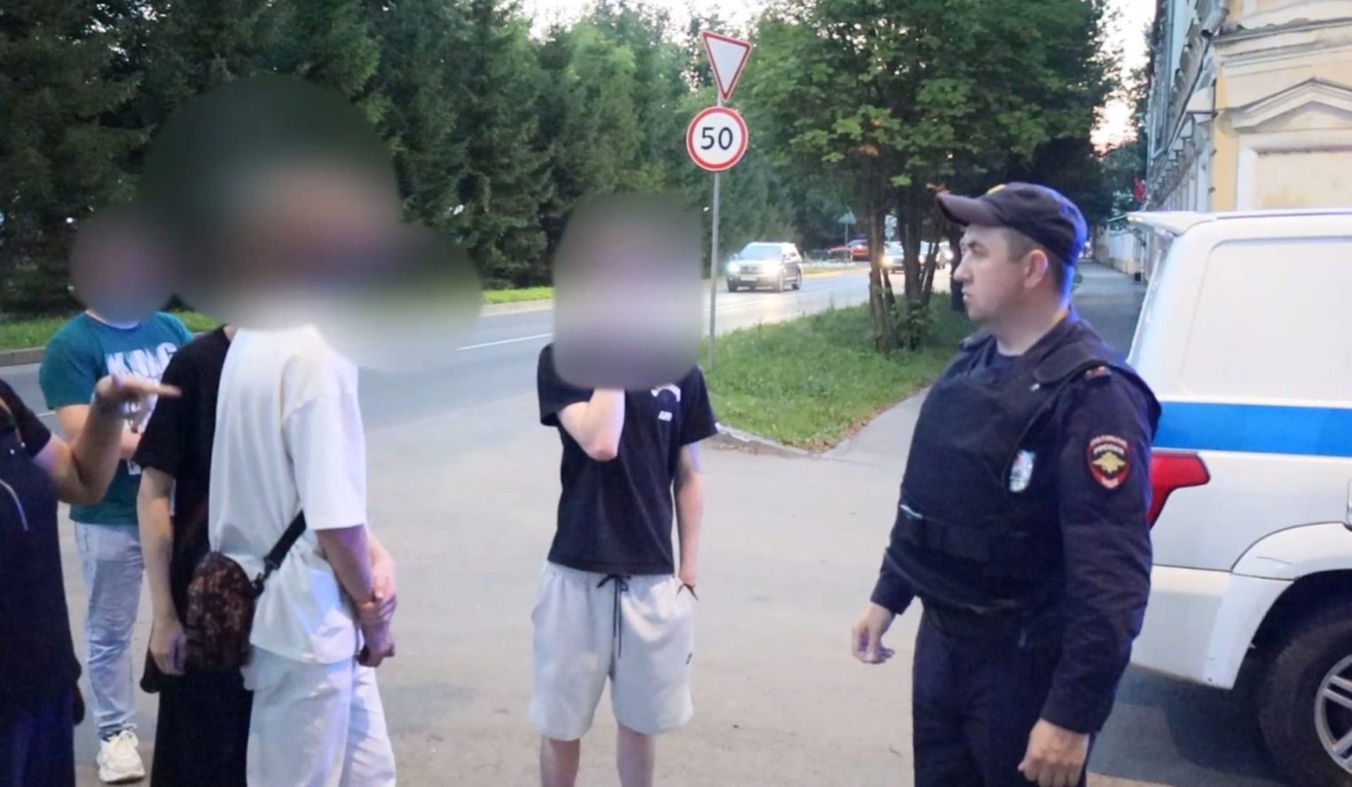 В Костроме полицейские во время рейда поймали пьяных подростков
