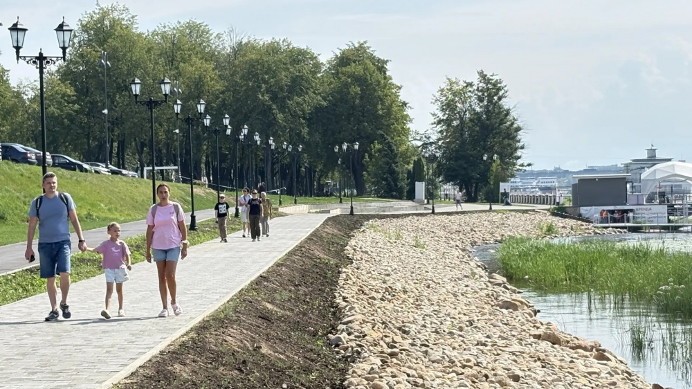 В Костроме открыли новый участок набережной с амфитеатром и велодорожкой