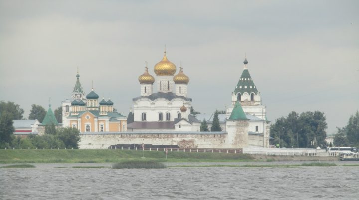 Турист Александр Корсаков прошёл по Волге на сапборде 165 километров