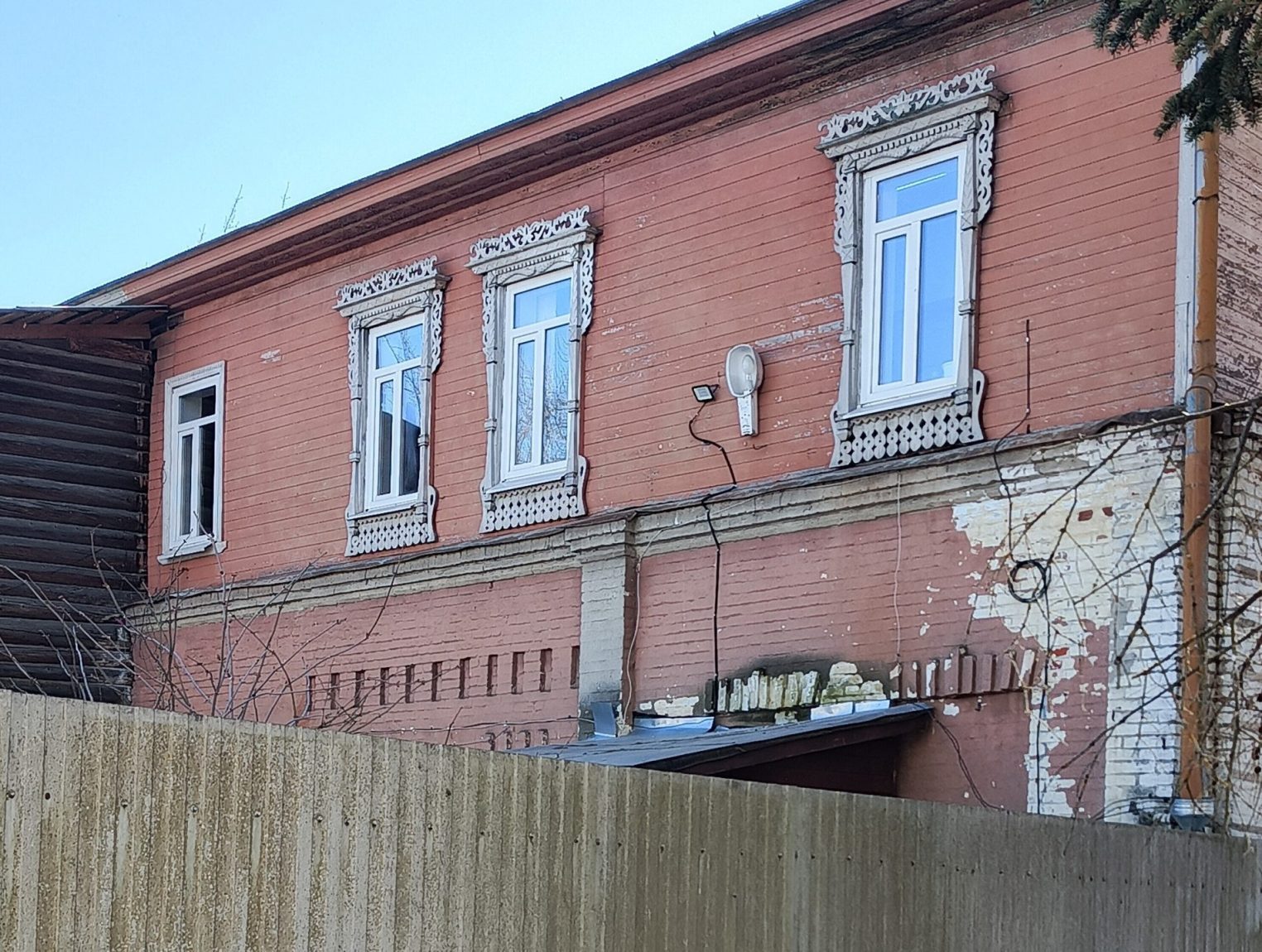 Владельца обязали привести в порядок архитектурный памятник в костромском райцентре