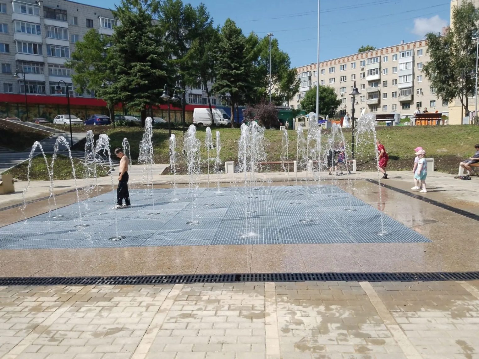 В Заволжье заработал долгожданный сухой фонтан