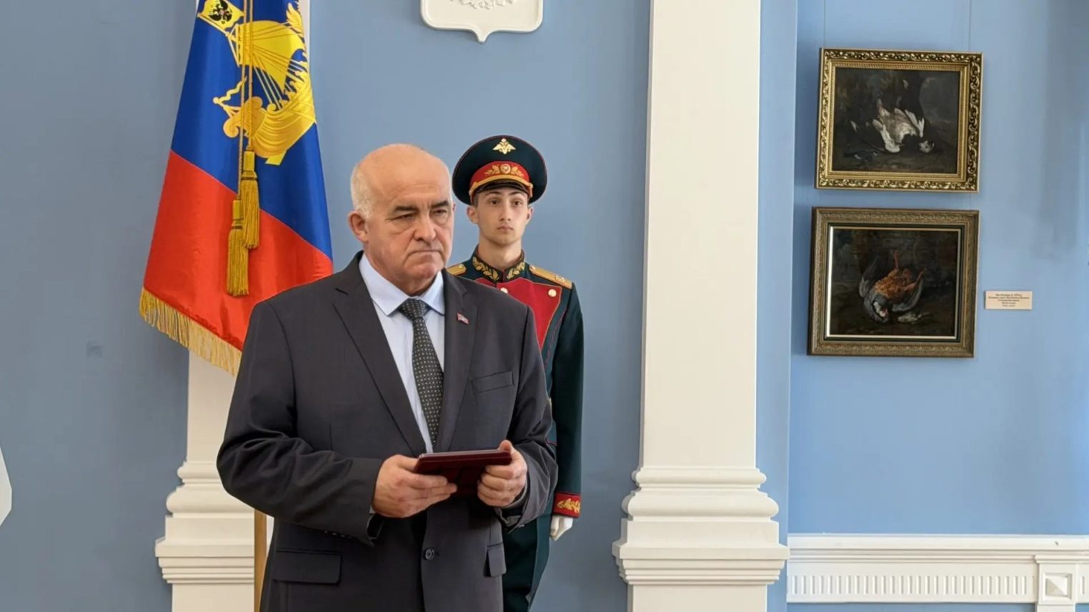 Ценой жизни спасли товарищей: семьям героев СВО вручили боевые награды