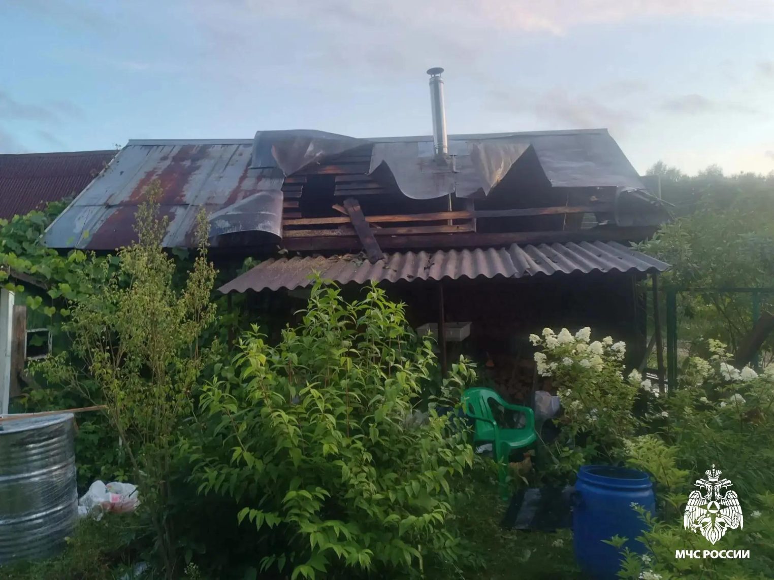 Пожар изрядно повредил дом в костромском райцентре