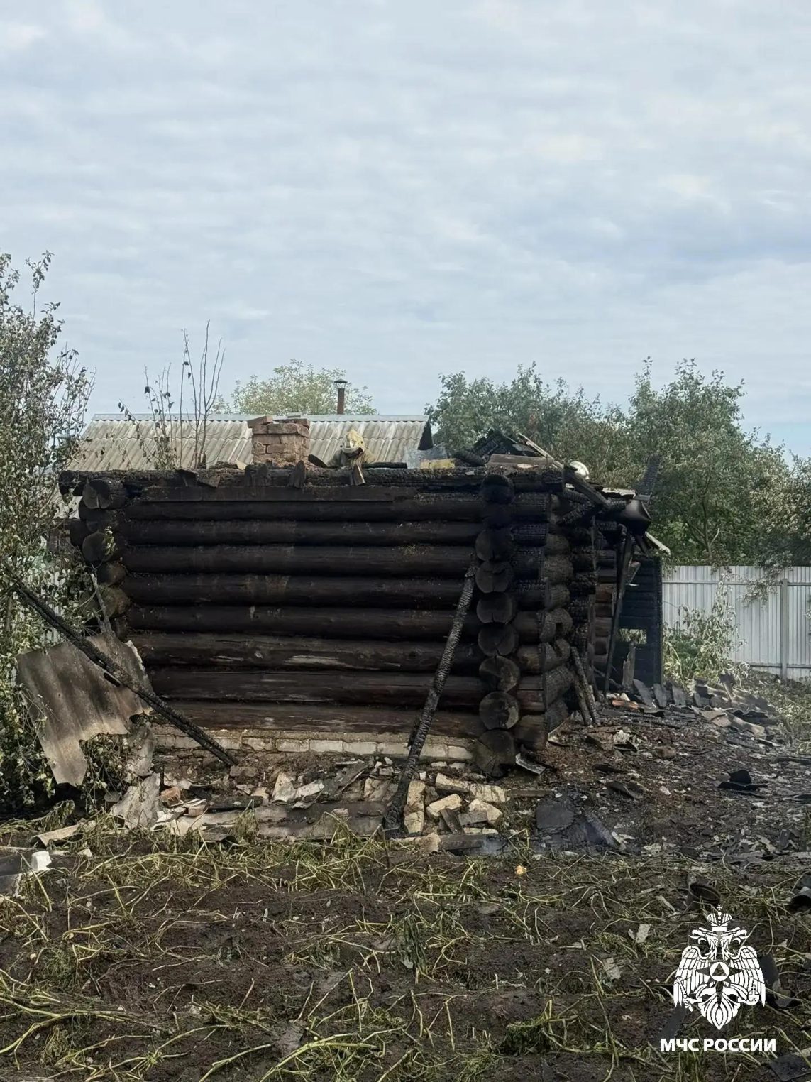 Пожар не пощадил дом и баню под Костромой