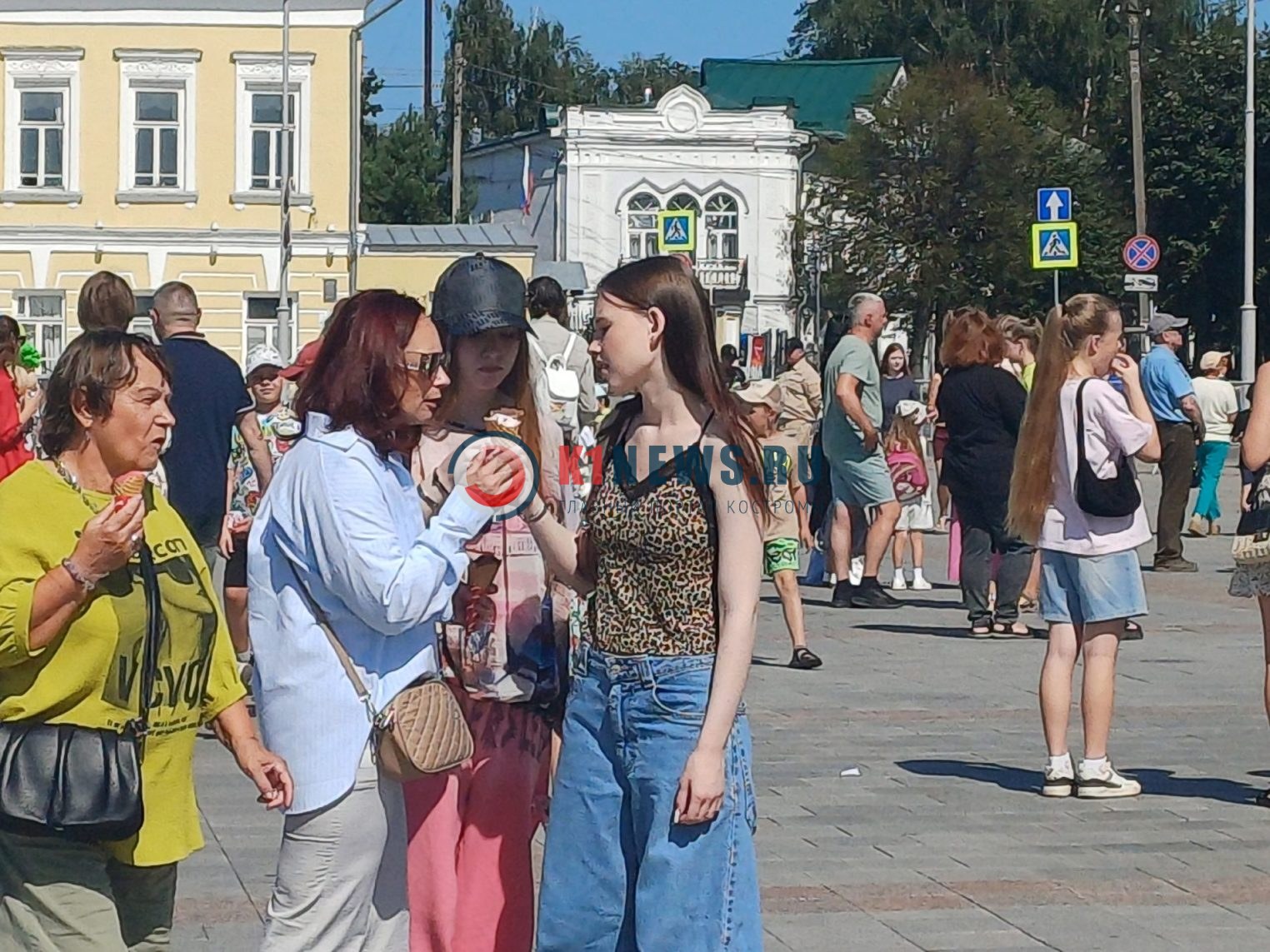 Мороженое, пена и счастливые дети: как Кострома отпраздновала самый сладкий день лета