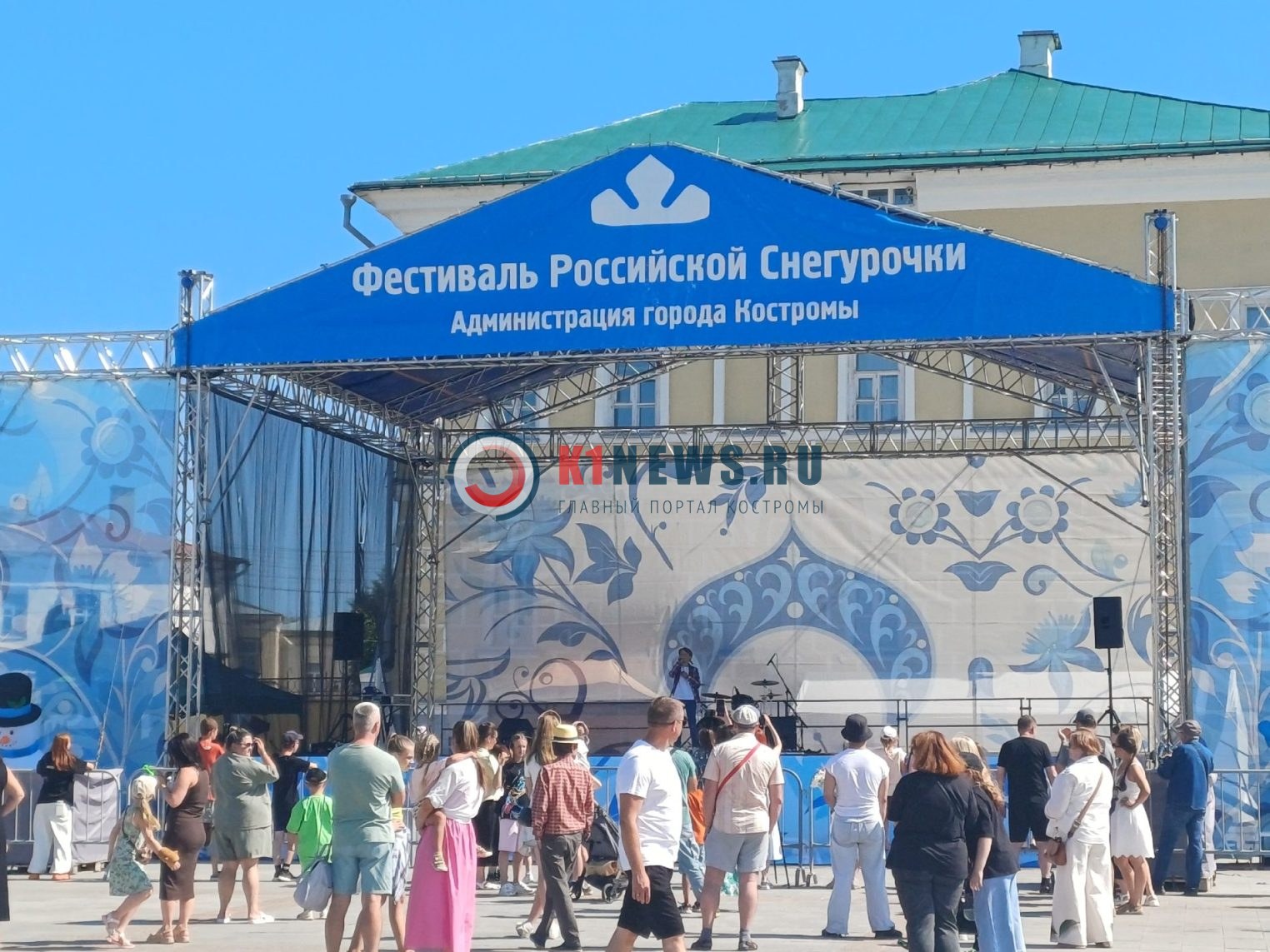 Мороженое, пена и счастливые дети: как Кострома отпраздновала самый сладкий день лета