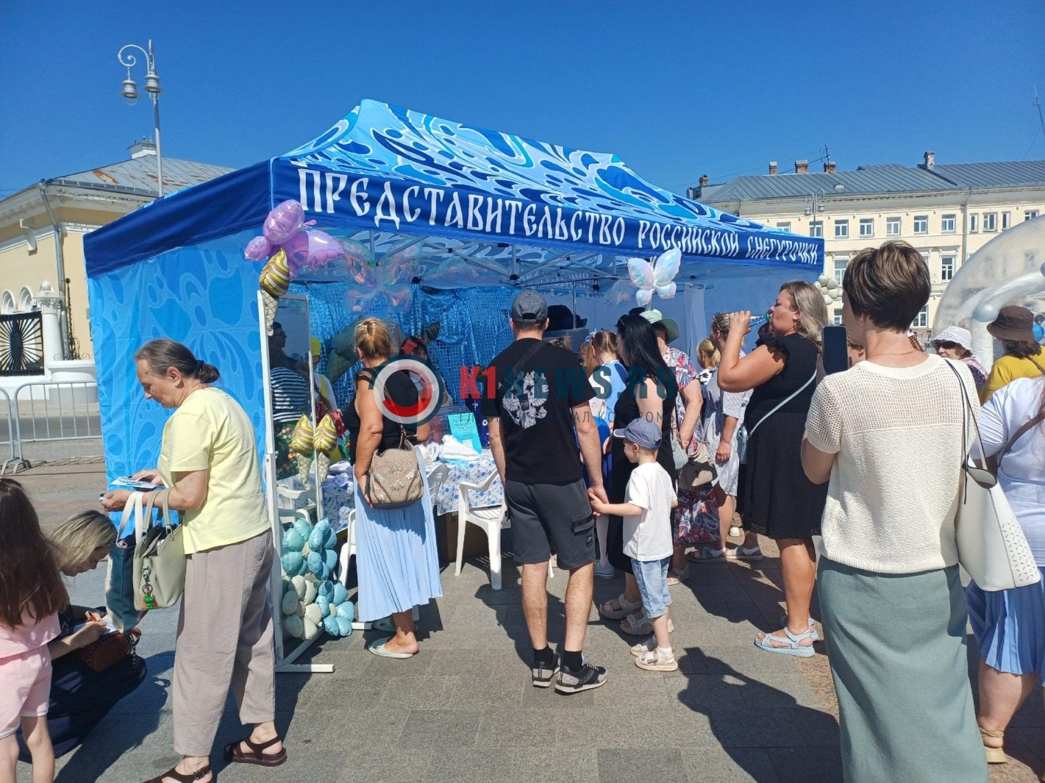 Мороженое, пена и счастливые дети: как Кострома отпраздновала самый сладкий день лета