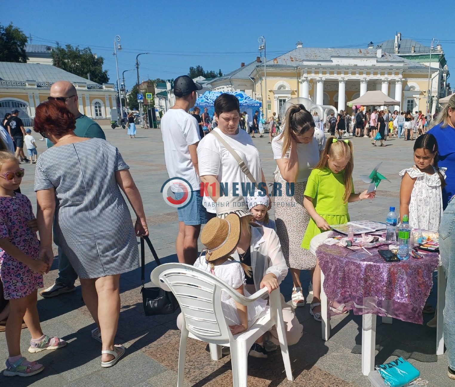Мороженое, пена и счастливые дети: как Кострома отпраздновала самый сладкий день лета