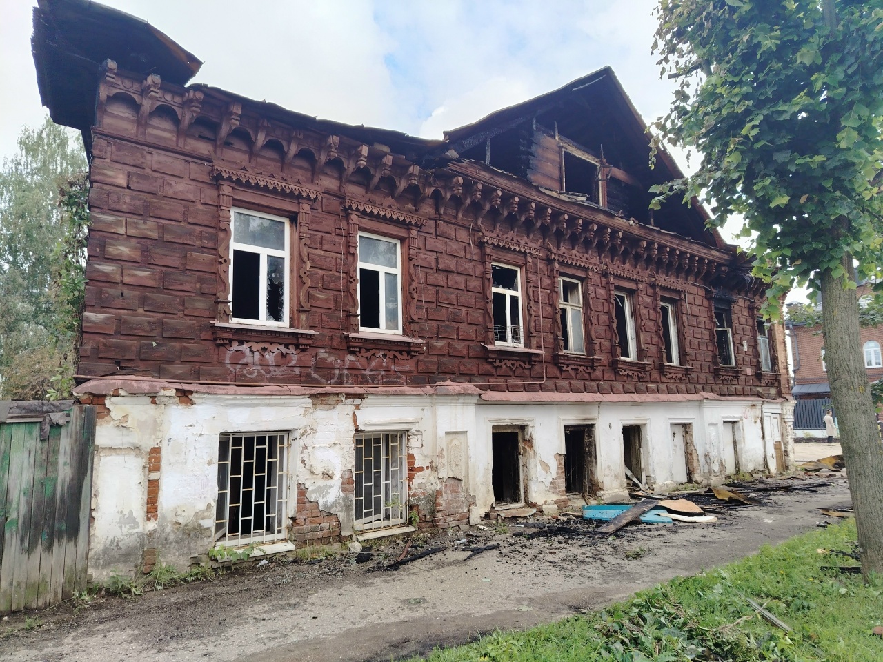Пожар в старинном особняке взволновал костромичей