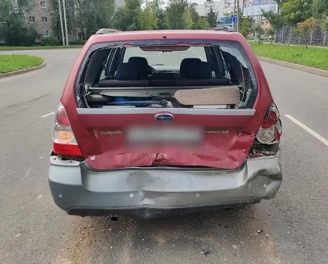 В Костроме не смогли разъехаться две иномарки, пострадала женщина