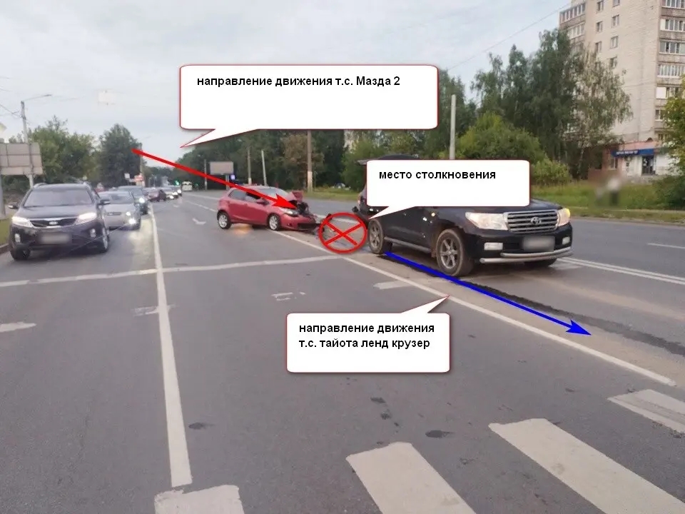 В Костроме не смогли разъехаться две иномарки, есть пострадавшие