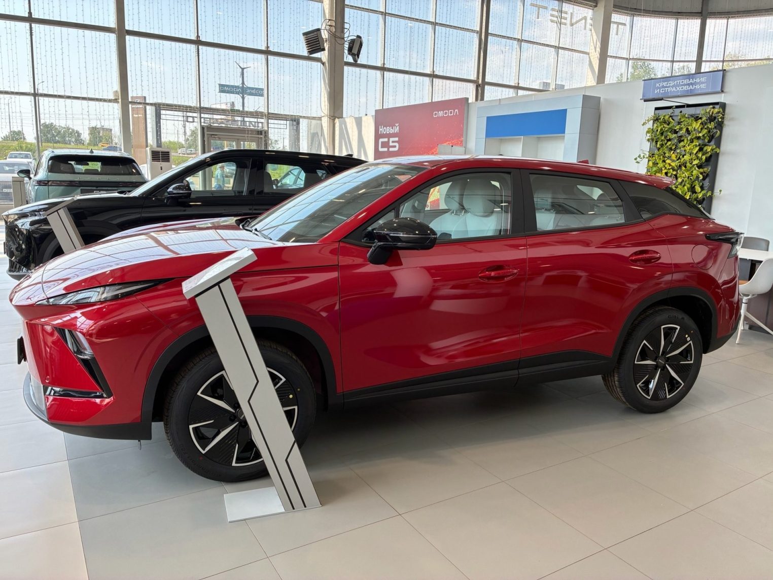 OMODA C5 в Костроме: о дизайне говорят цифры, а о характере — дороги