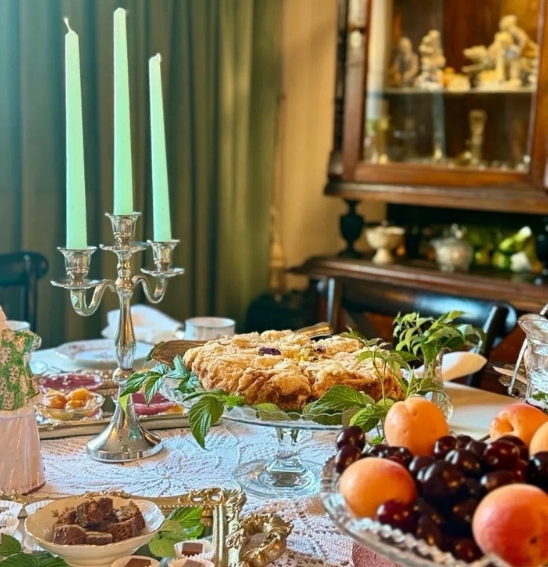 Сергей Безруков в Костроме отведал вкус сладкой жизни