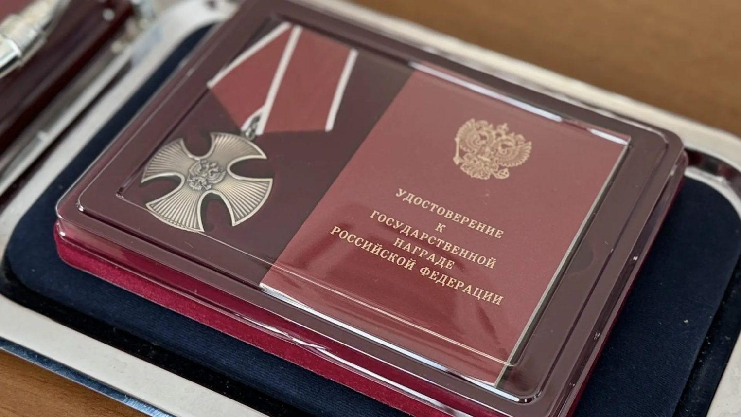Ценой жизни спасли товарищей: семьям героев СВО вручили боевые награды
